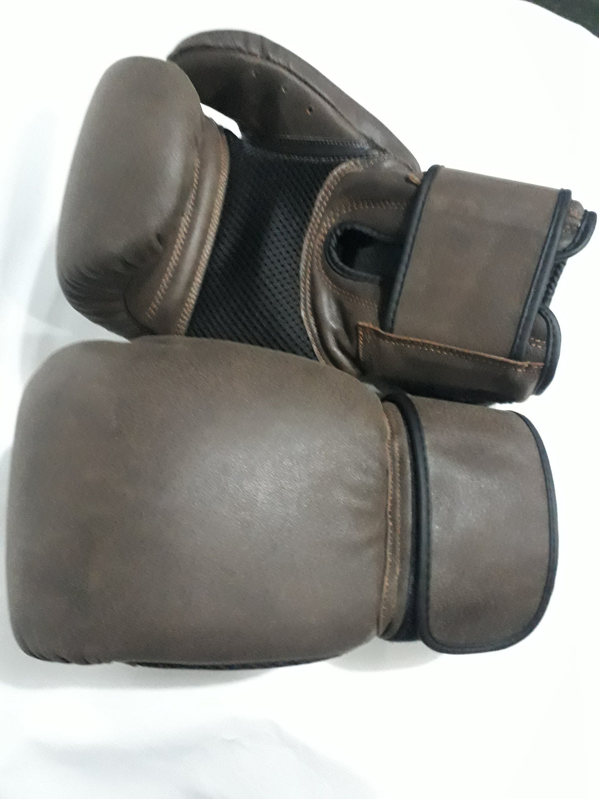RAY'S LEATHER BOXING GLOVES/FOR TRAINING AND TOURNAMENTS  (Strap-Up)