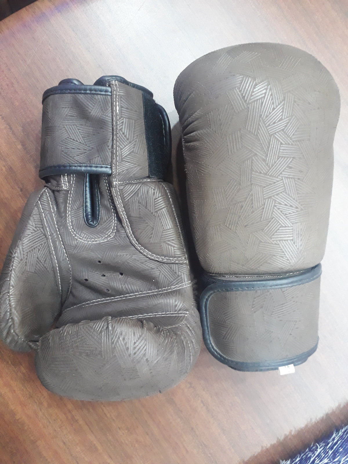RAY'S LEATHER BOXING GLOVES/FOR TRAINING AND TOURNAMENTS  (Strap-Up)